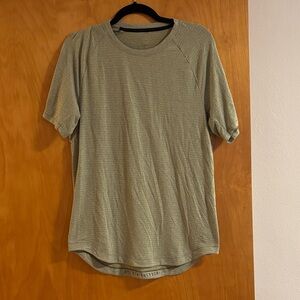 Lululemon men’s athletic green shirt sz M
